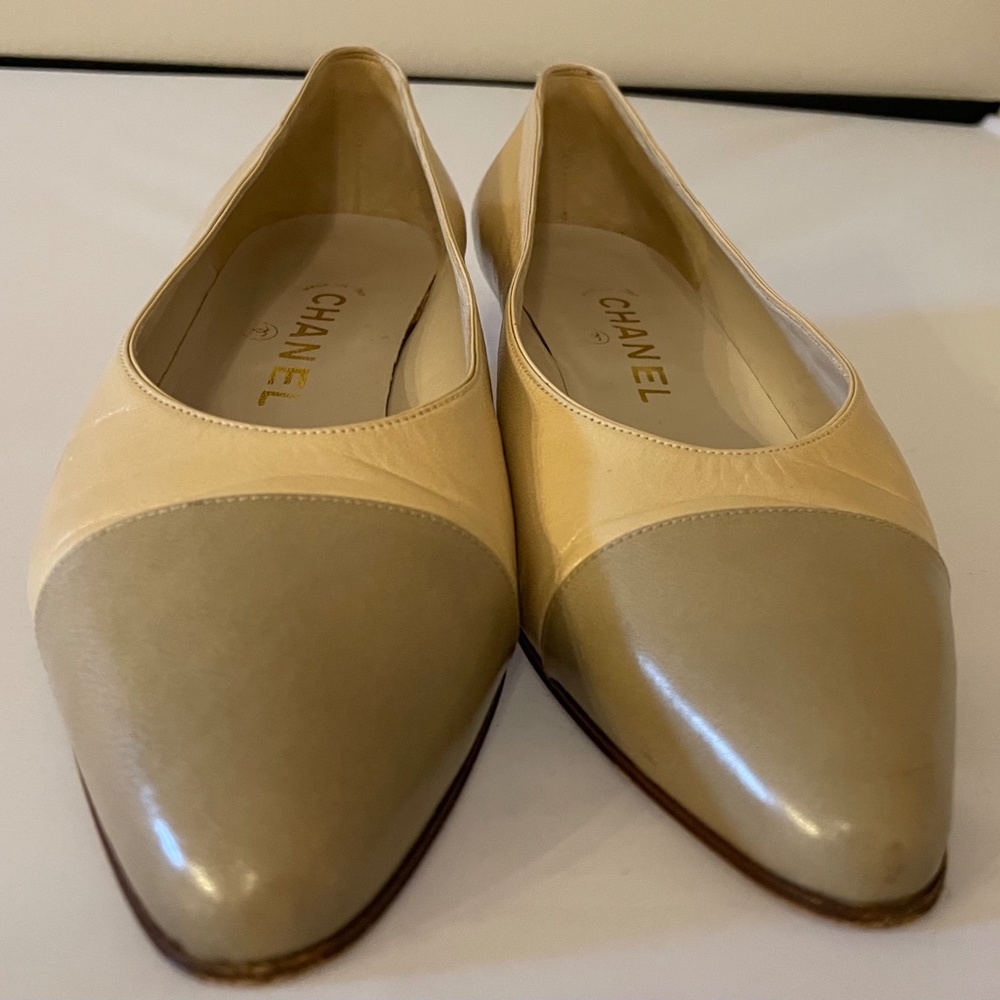 classic vintage Chanel pumps shoes beige and tan